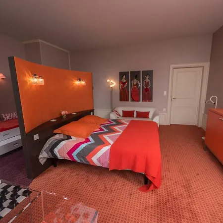 Chateau De Sugny Bed & Breakfast *